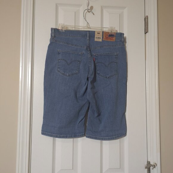 Levis Classic Bermuda Jean Shorts - 29x12 - Women NWT - Picture 2 of 10